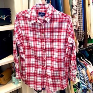 Darling red flannel shirt with side seam pockets!